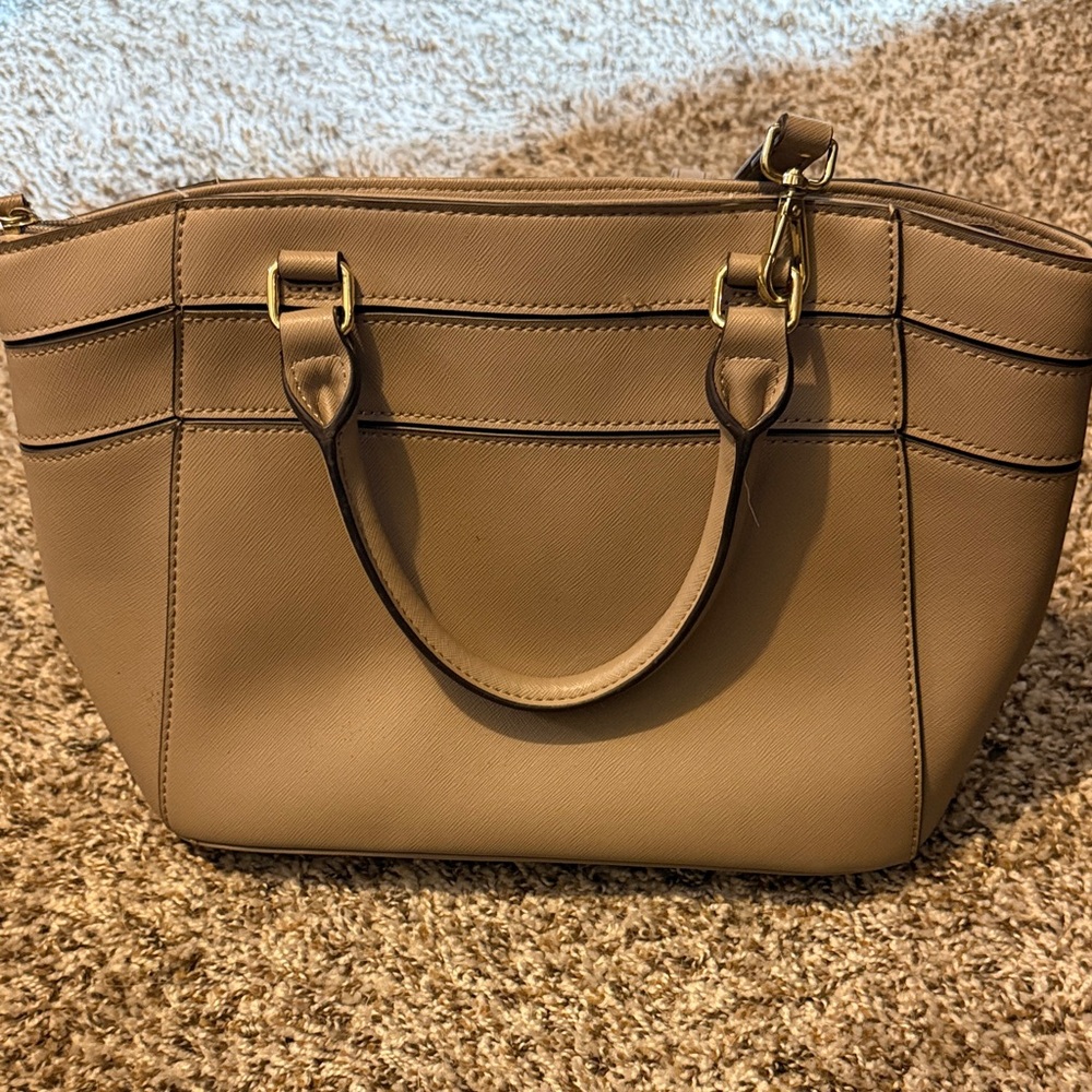 Elegant Tan Handbag